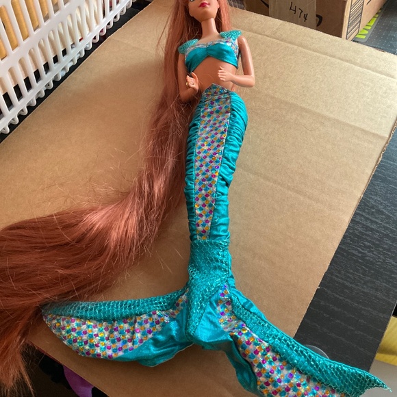 3 Barbie Mermaid dolls. K146 - Picture 2 of 9